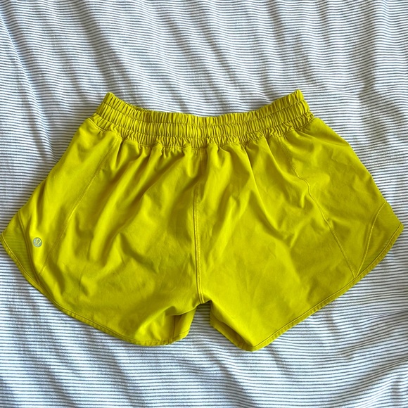 Peloton Lululemon Hotty Hot Shorts - Size 6 - Picture 4 of 4